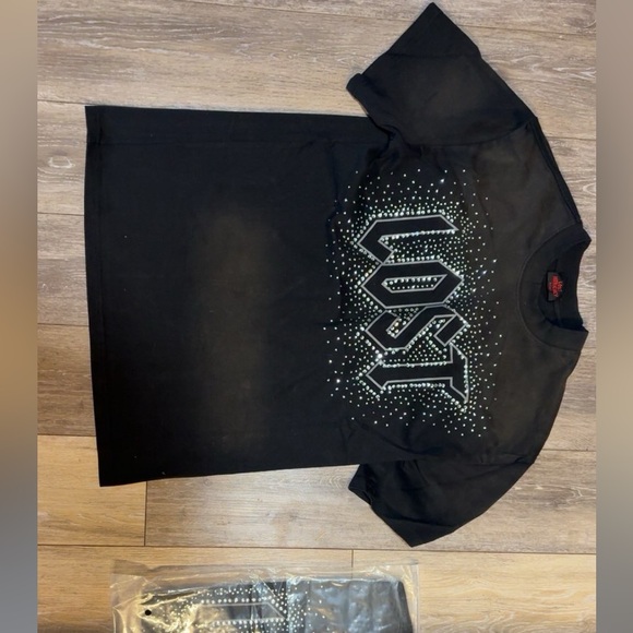 Lost Black Graphic Tee - Picture 2 of 3